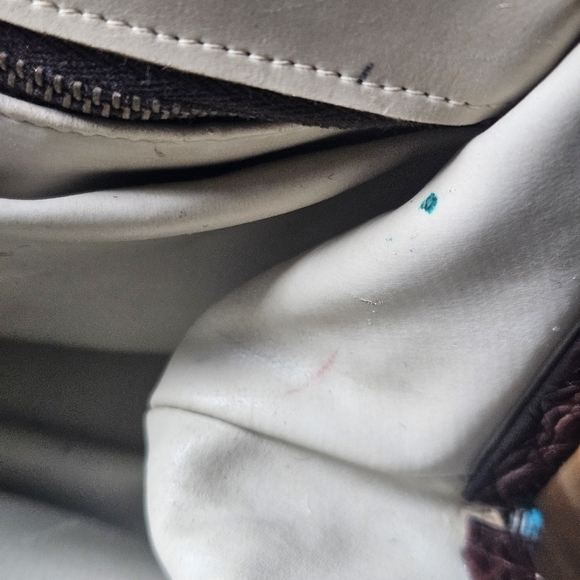 La Mode Faux Alligator Print Handbag - Picture 10 of 14